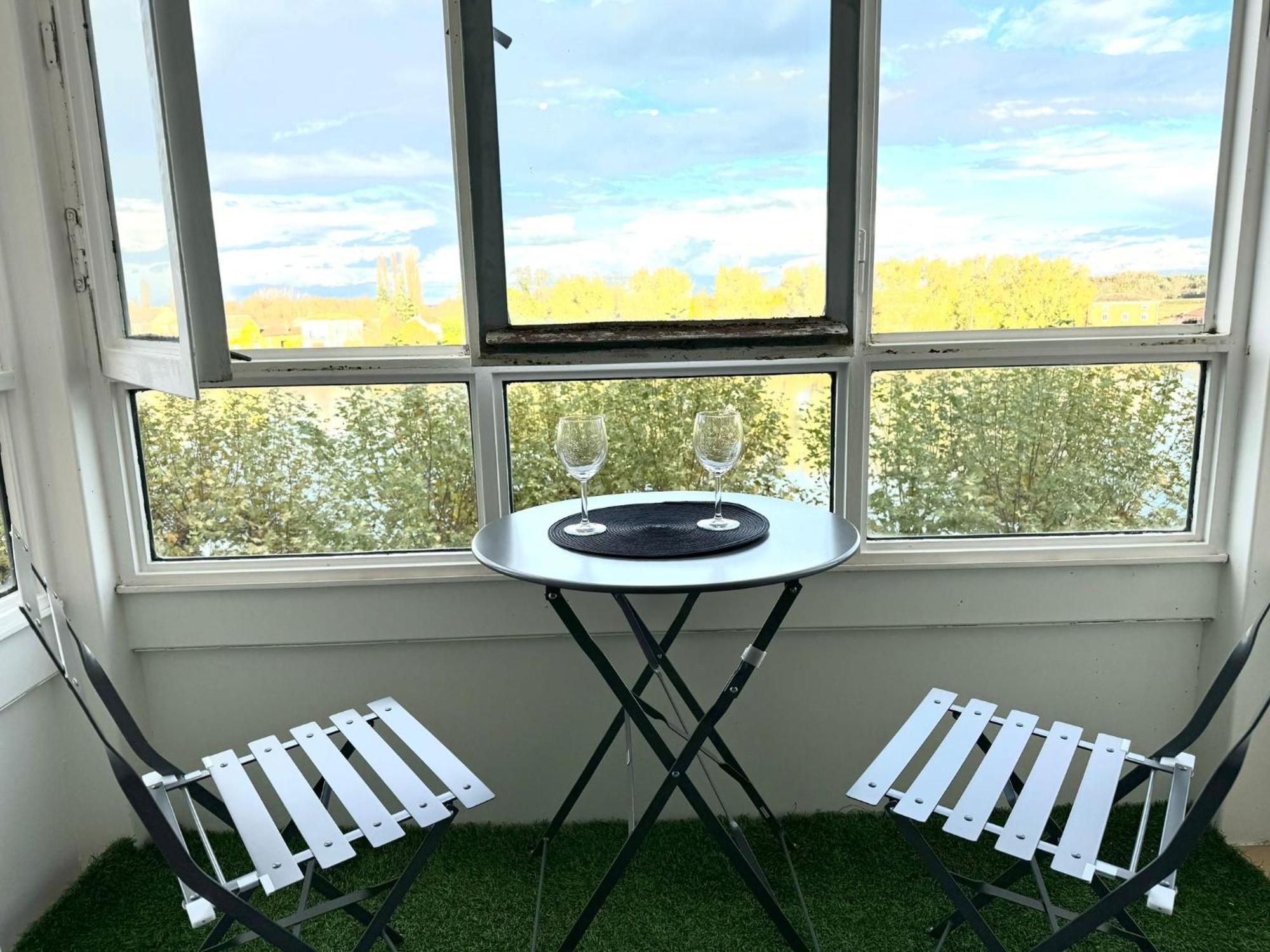 Appartement Quai Saone - By Primo C0Nciergerie Tournus Exterior photo